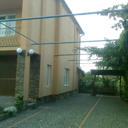 Domashnya Saduba Hotel Mukacheve Ngoại thất bức ảnh
