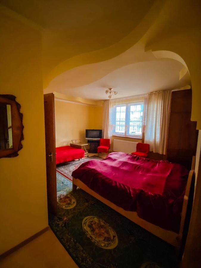 Domashnya Saduba Hotel Mukacheve Ngoại thất bức ảnh