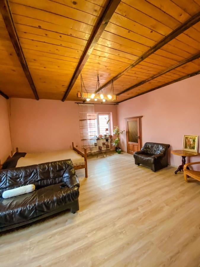 Domashnya Saduba Hotel Mukacheve Ngoại thất bức ảnh