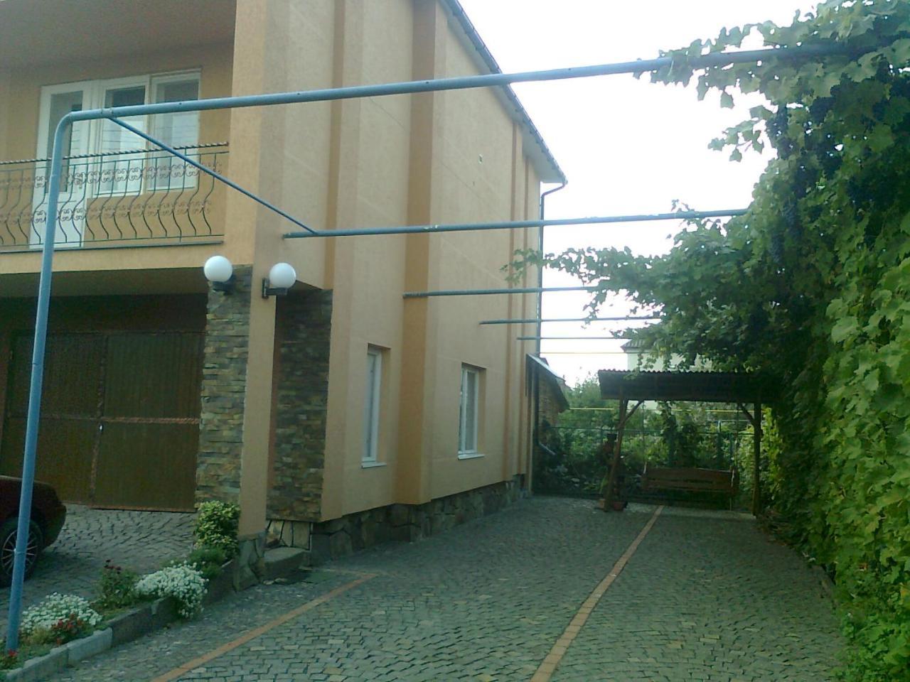Domashnya Saduba Hotel Mukacheve Ngoại thất bức ảnh